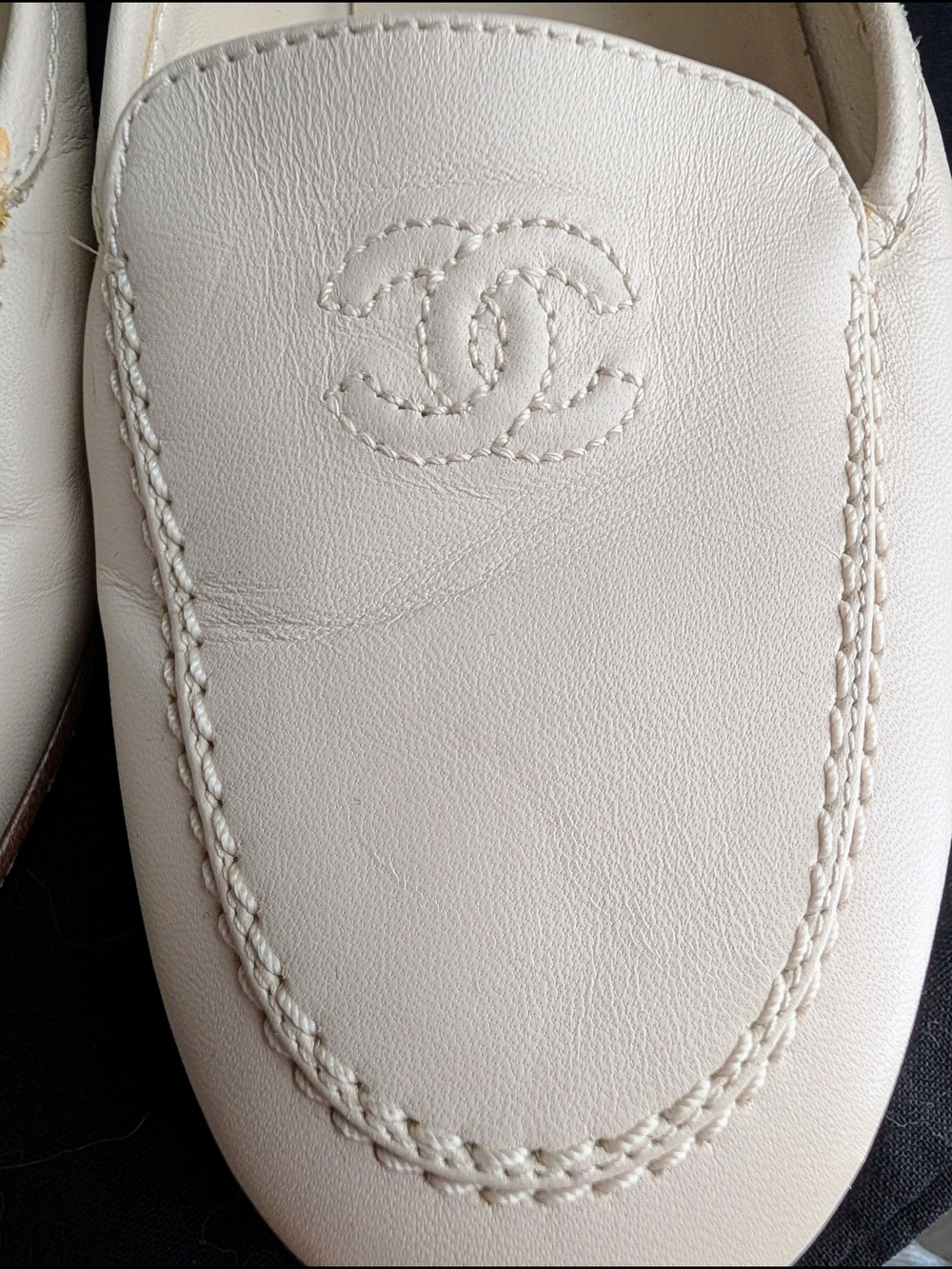 Chanel Women's Cream Leather CC Logo Loafers Classic Flats  Excellent Condition - Picture 11 of 12